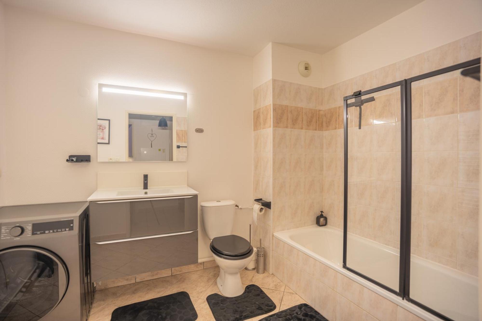 Appartement Tout Equipe A 3 Min Gare Annemasse - Ideal Famille Ou Pro - Parking Inclus Ville-la-Grand Exterior foto