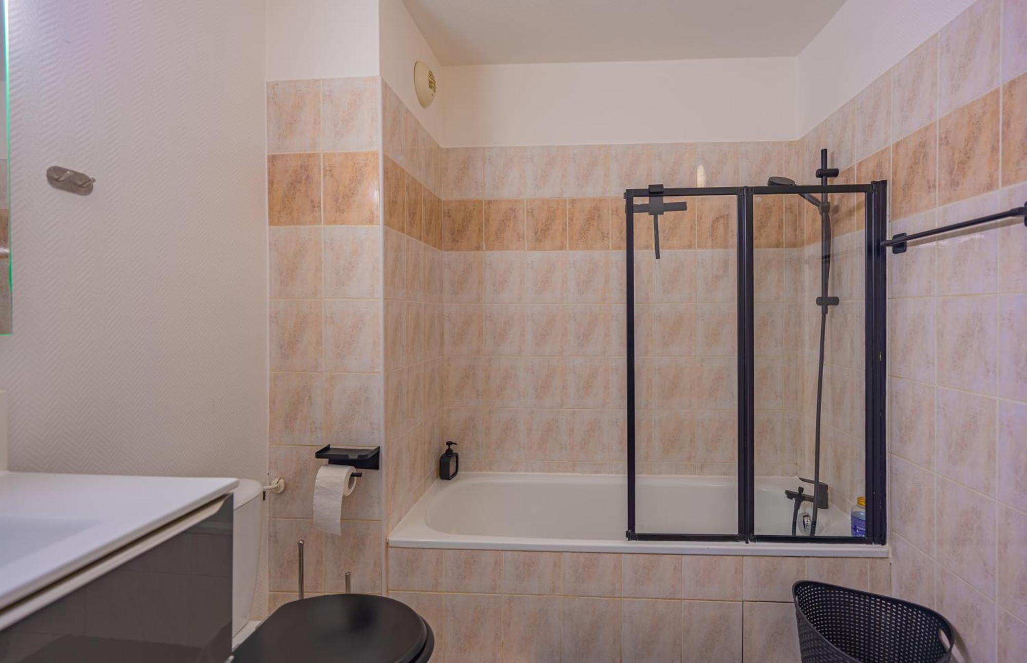 Appartement Tout Equipe A 3 Min Gare Annemasse - Ideal Famille Ou Pro - Parking Inclus Ville-la-Grand Exterior foto